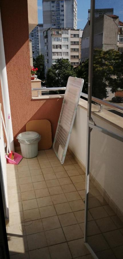 Cozy Apartament Naydenov Burgas Exterior foto